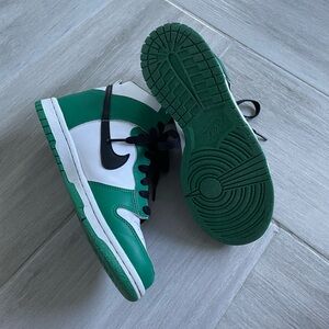 Nike Dunk Women’s 6.5 / Youth 4.5 High Top Sneakers Celtics green, black, white
